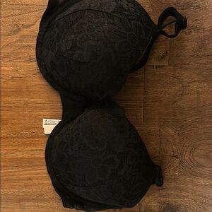Victoria’s Secret black Lace Bra -34 D - new with tags!
